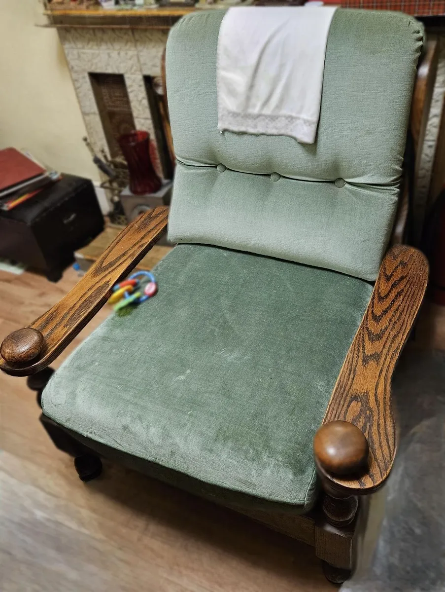 Couch and two chairs - Image 3