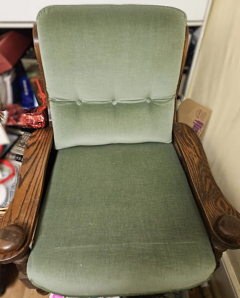 Couch and two chairs - Image 4