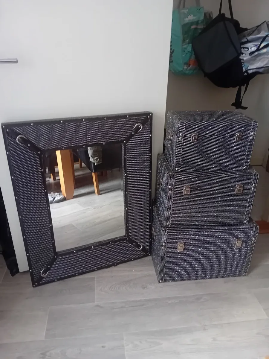 Mirror and box set