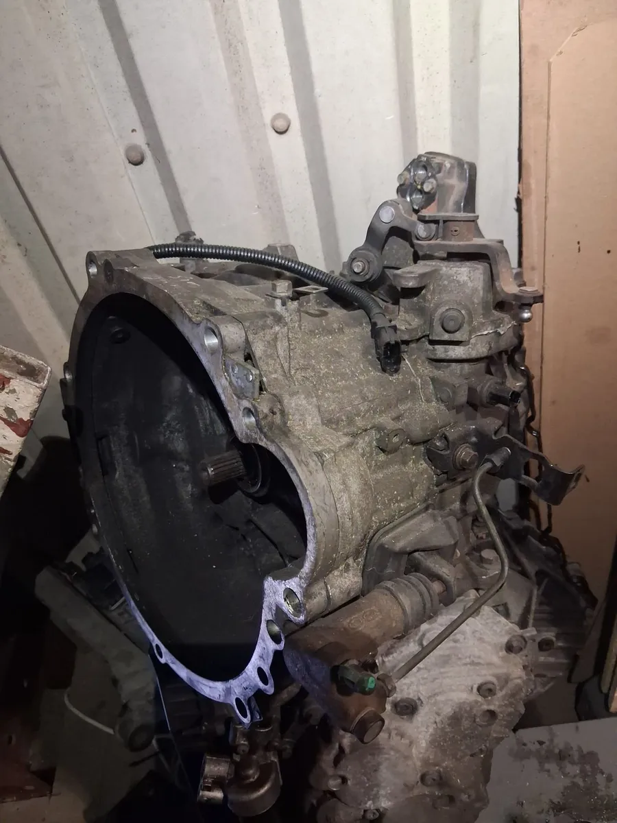 Hyundai i40 gearbox and parts 2014 - Image 1