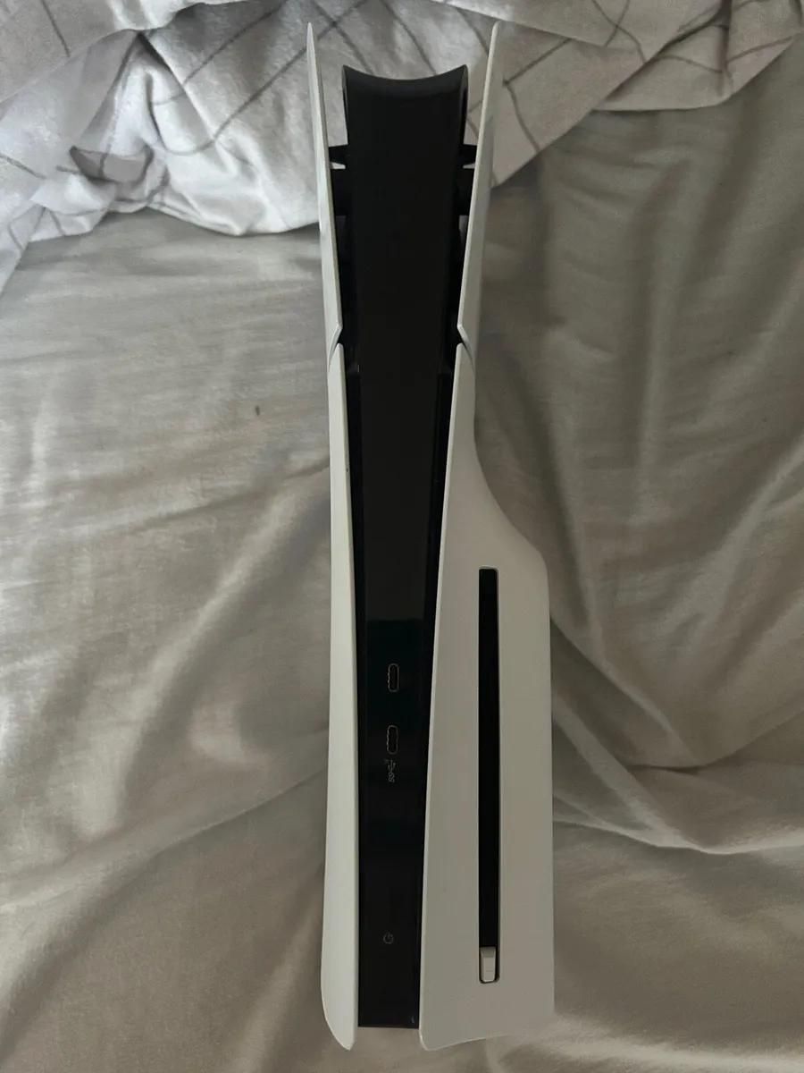 PlayStation 5 disc edition - Image 1