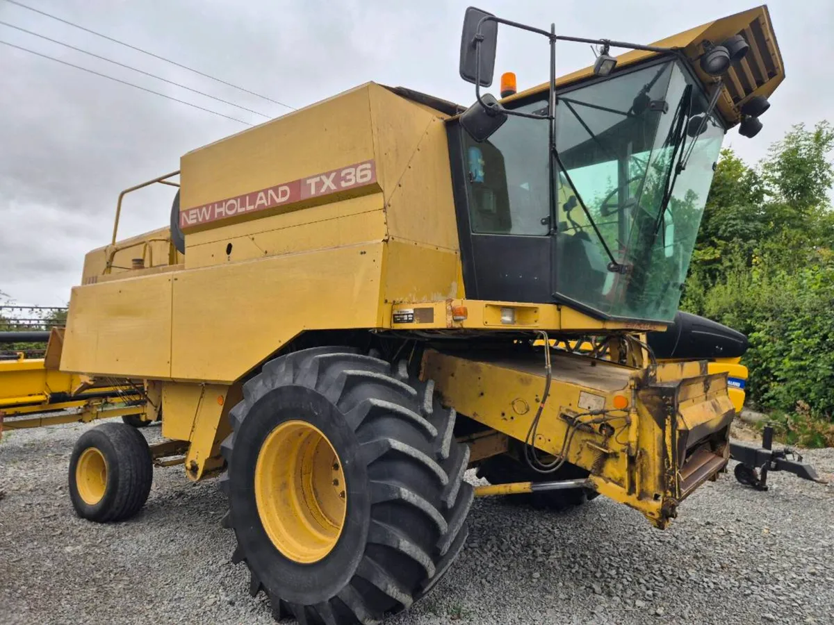 1993 Newholland TX36 combine - Image 1
