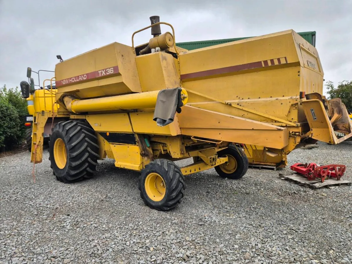 1993 Newholland TX36 combine - Image 4