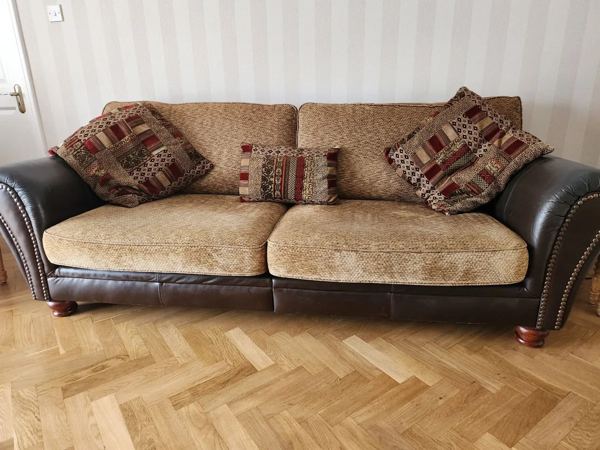 Large sofa x two armchairs - Image 1