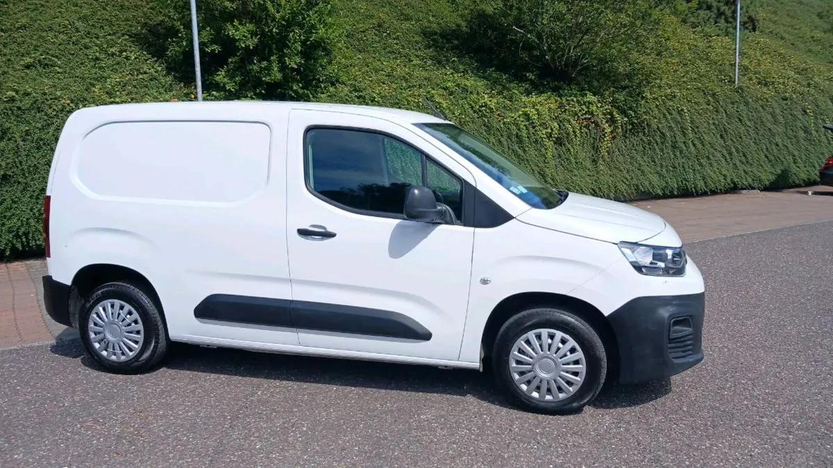 231 Citroën berlingo 3 seater. Van Test 4-27 - Image 3