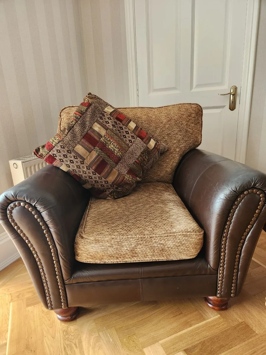 Large sofa x two armchairs - Image 2