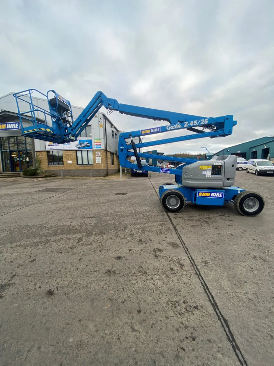 2006 GENIE Z45/25J DC ELECTRIC BOOM LIFT - Image 2