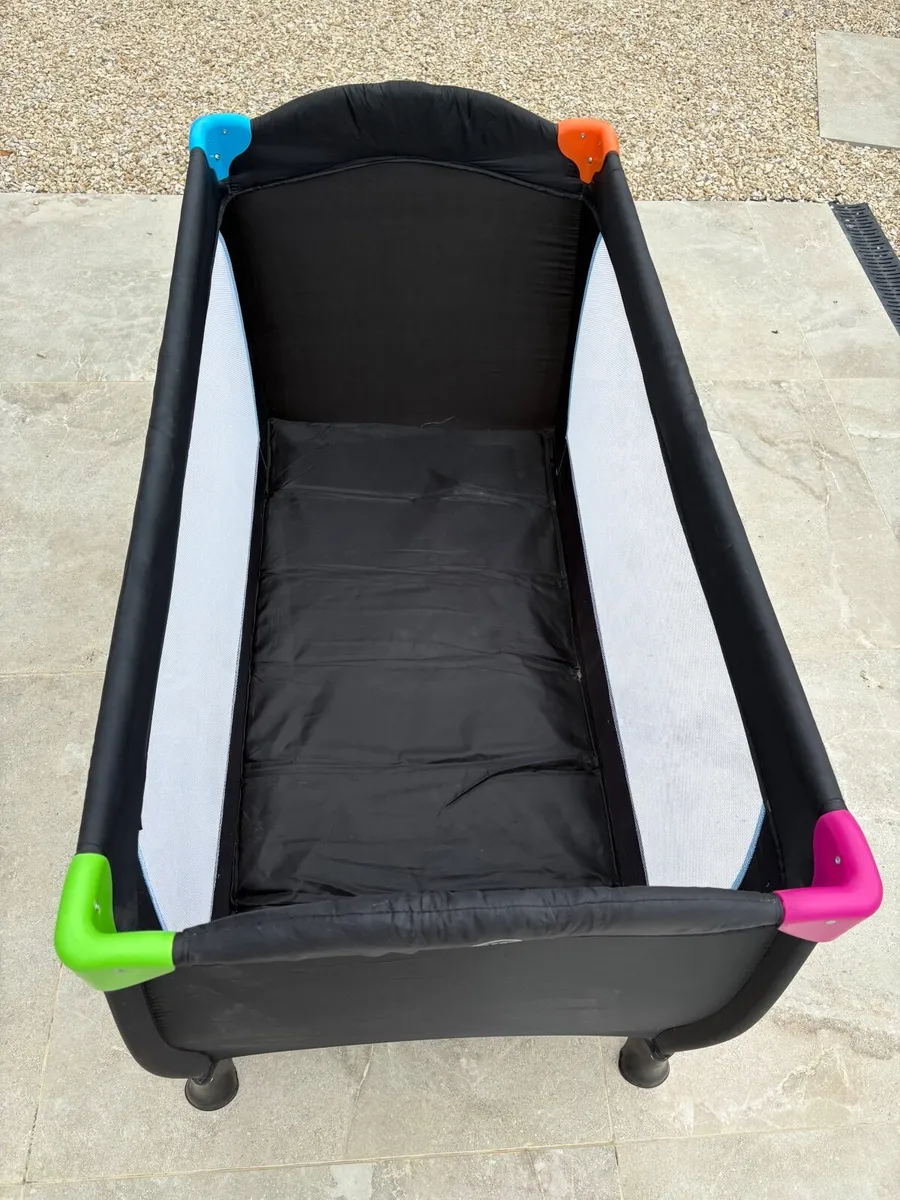 Hauck Sleep and Play Travel Cot - Image 3
