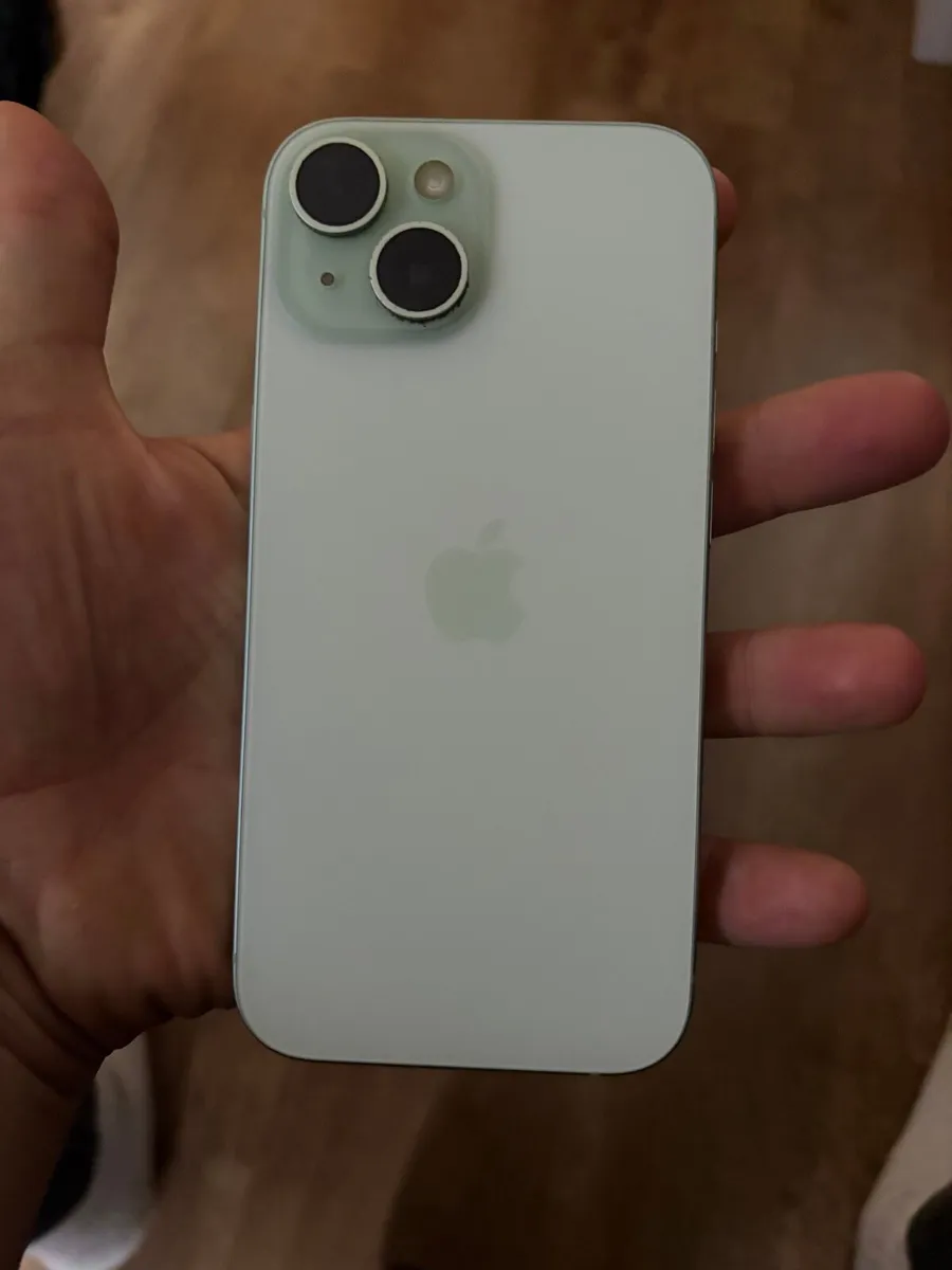 iPhone 15 - Image 1