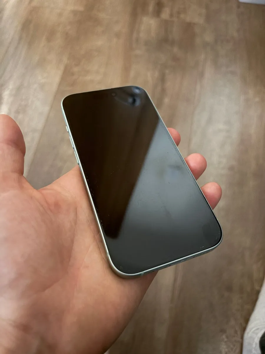 iPhone 15 - Image 2