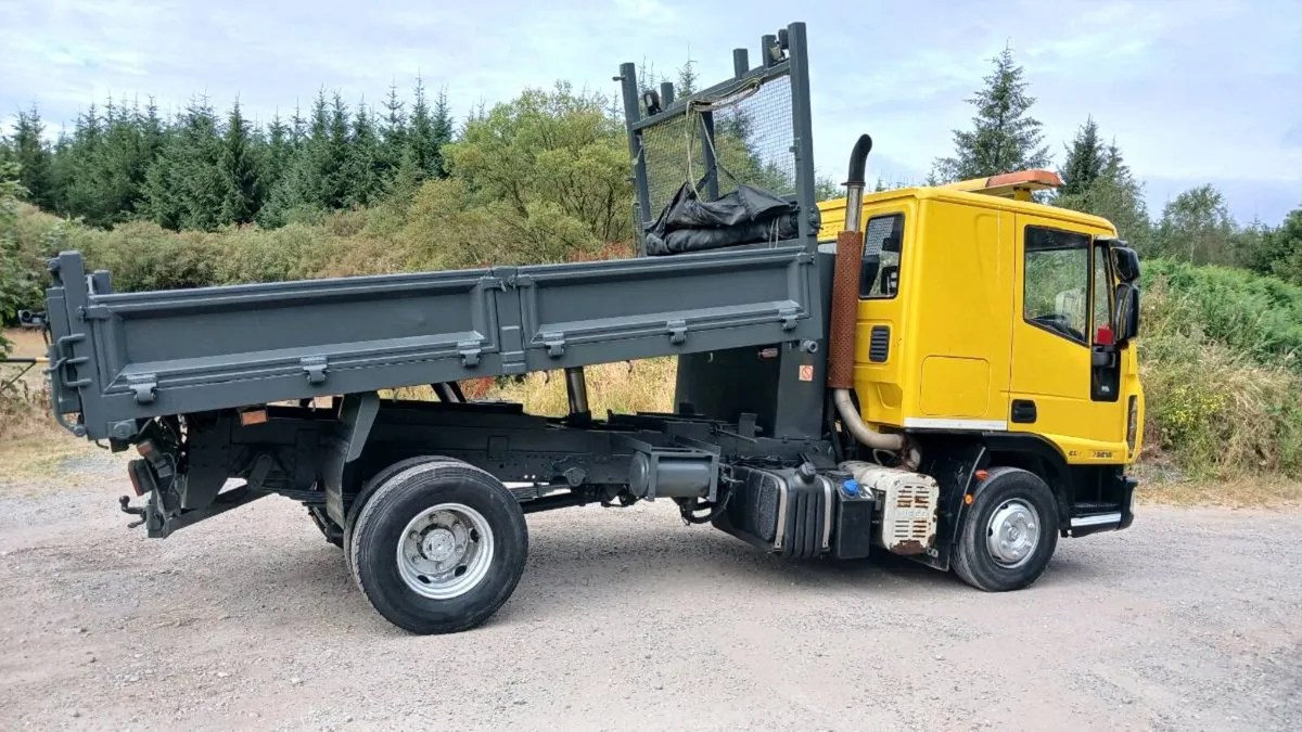2010 iveco tipper Automatic truck, - Image 4