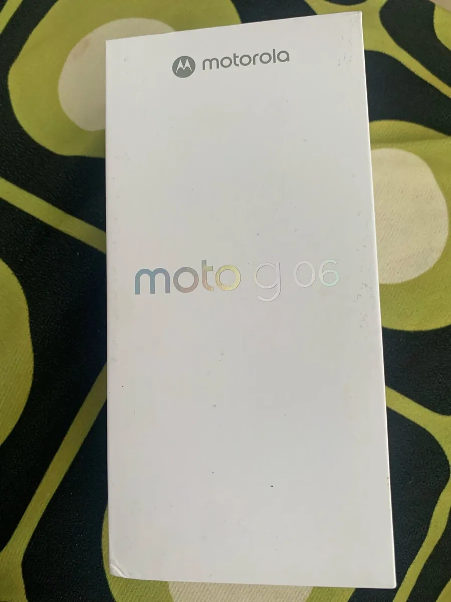 Motorola 06 Mobile Phone - Image 1