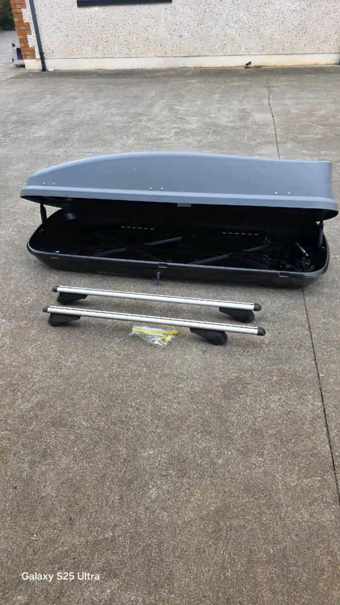Roof rails with 420L roof box - Image 2