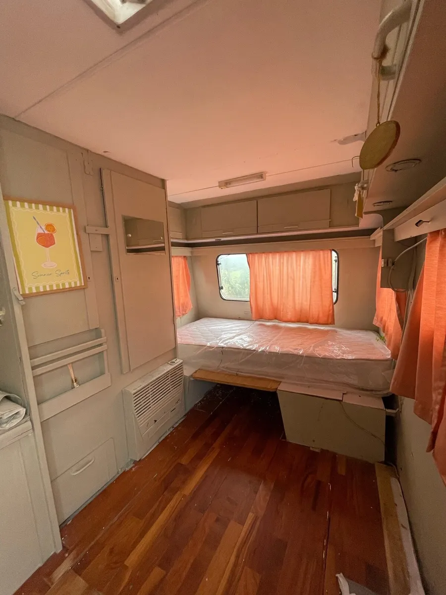 Caravan - Image 3