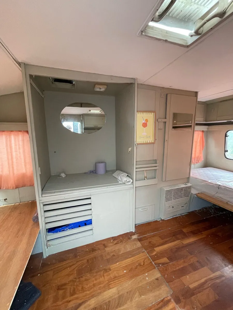 Caravan - Image 4