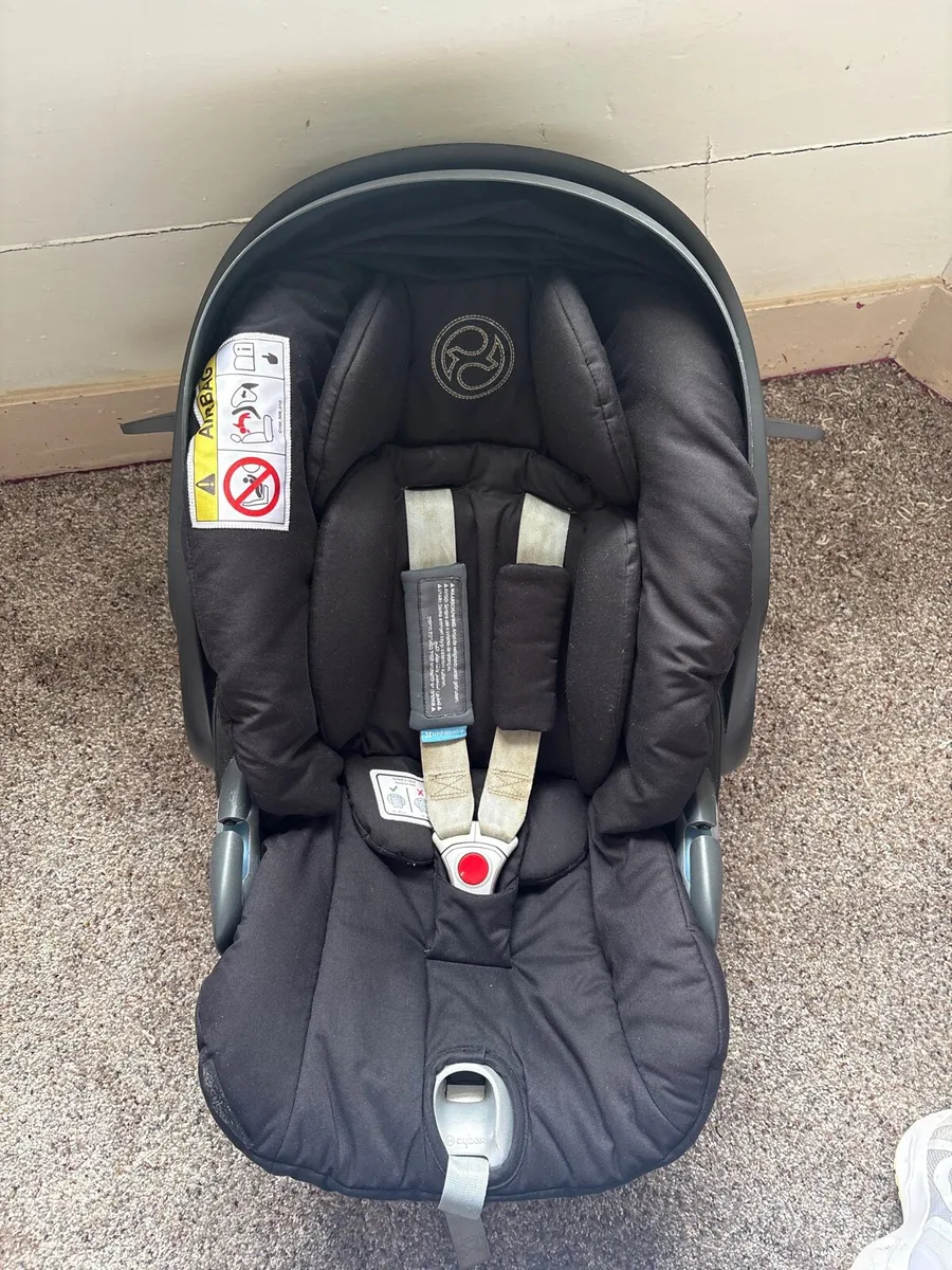 Cybex 360 car seat & rotating base - Image 1