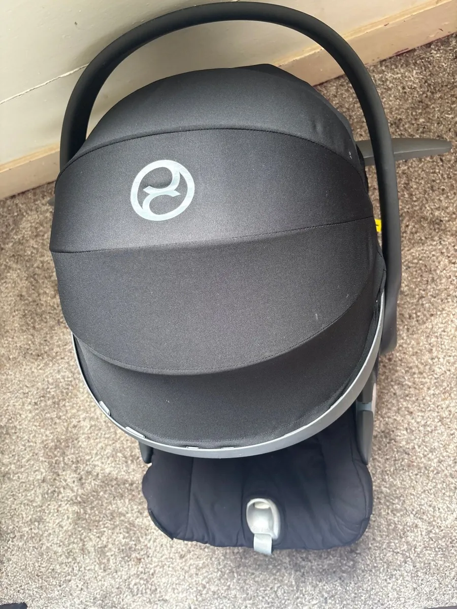 Cybex 360 car seat & rotating base - Image 2