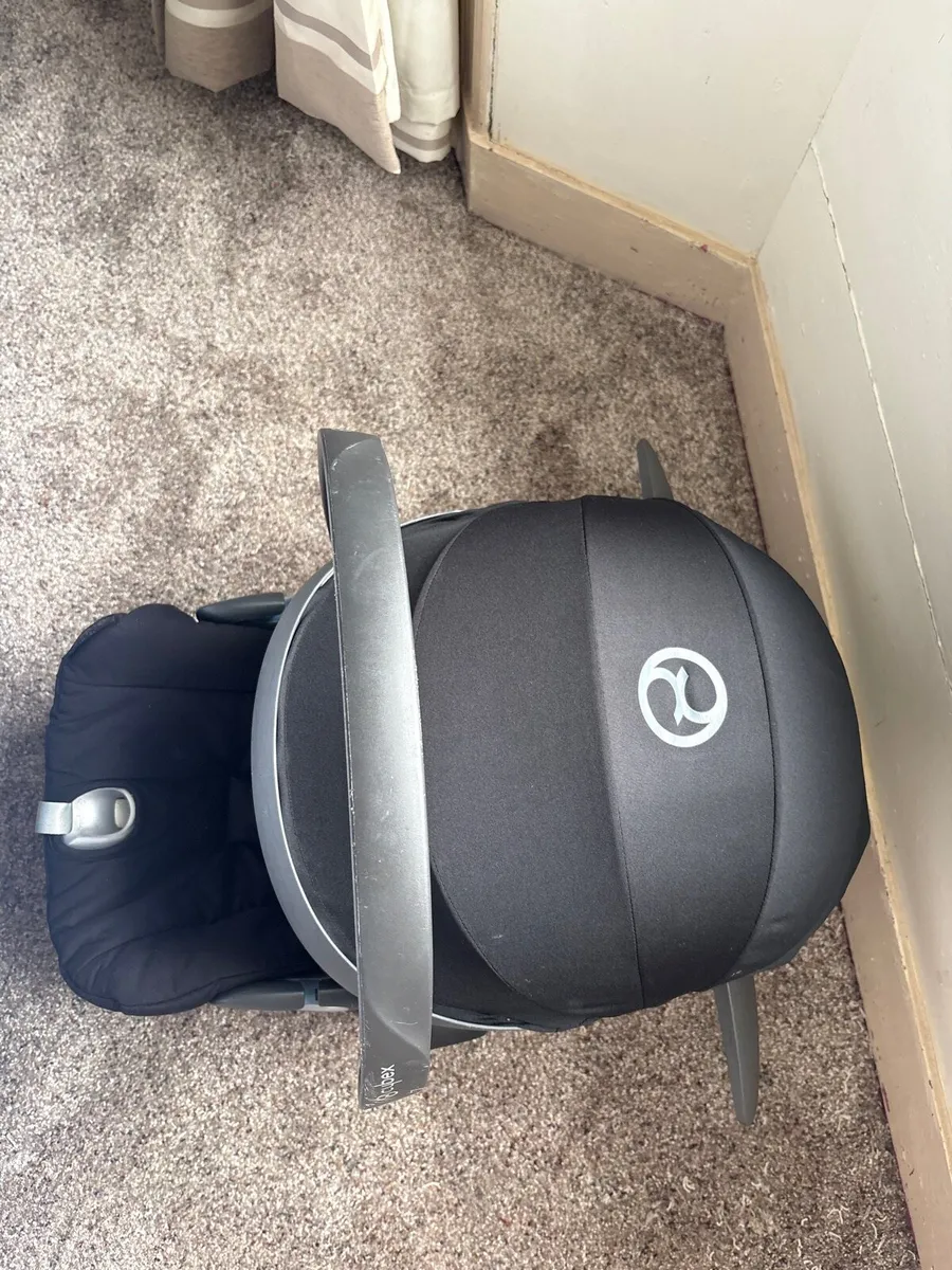 Cybex 360 car seat & rotating base - Image 3