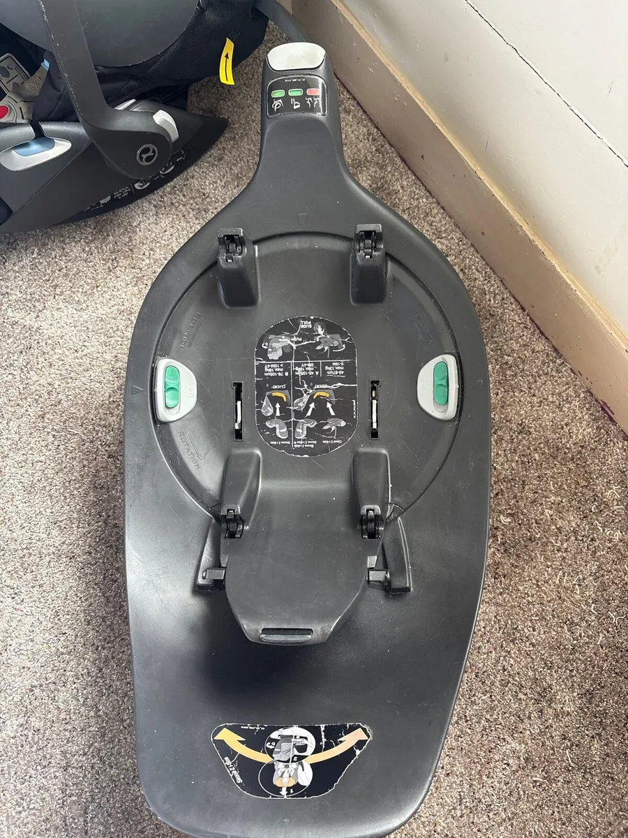 Cybex 360 car seat & rotating base - Image 4