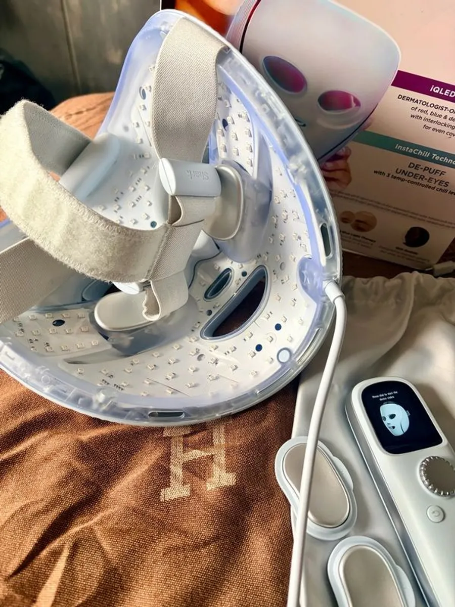 Barely used Shark CryoGlow Under-Eye cooling & LED Mask - Image 2