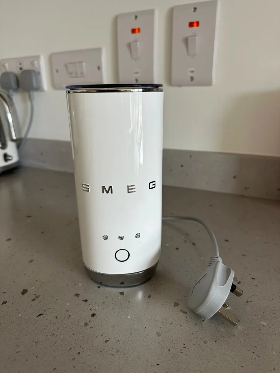 Smeg Milk Frother White (Excellent Condition) - Image 1