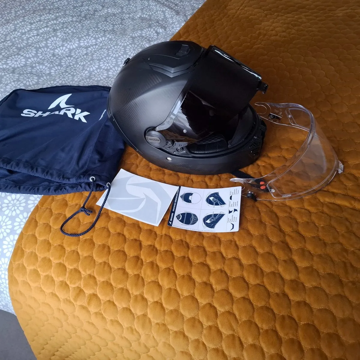 Motorbike helmet - Image 3