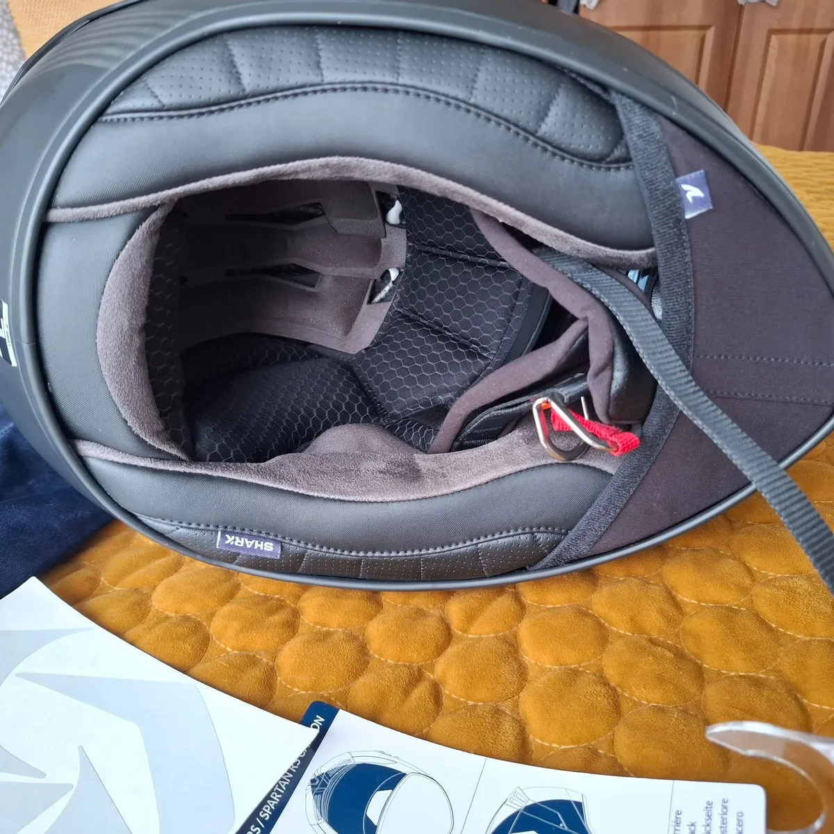 Motorbike helmet - Image 4