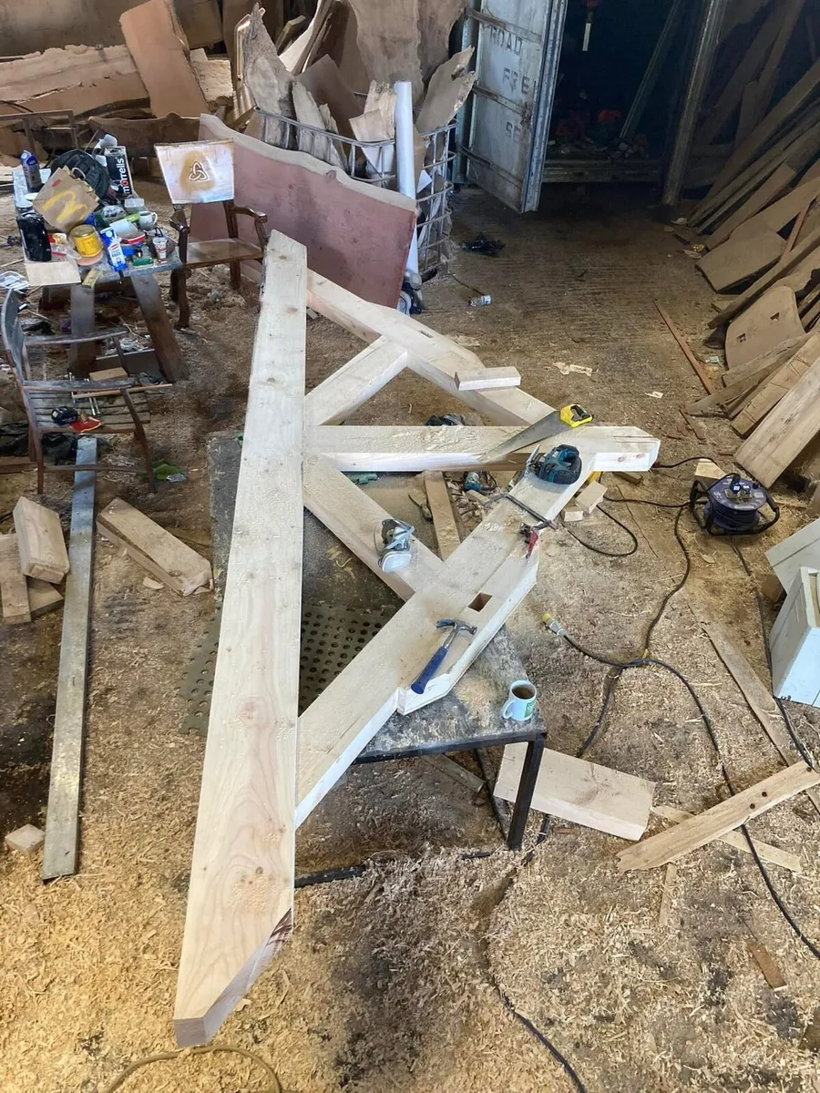 Roof trusses / king post truss - Image 3