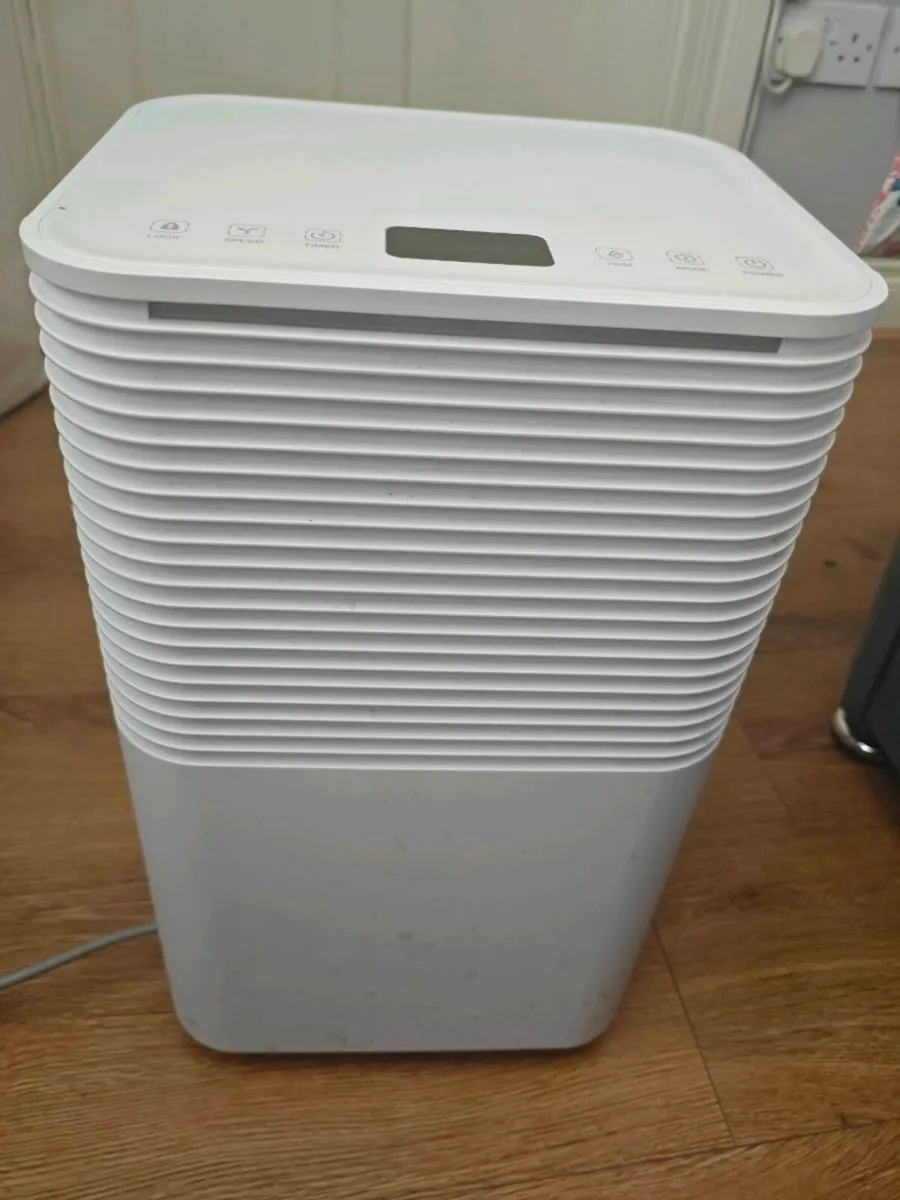 Selling 12L dehumidifier - Image 3