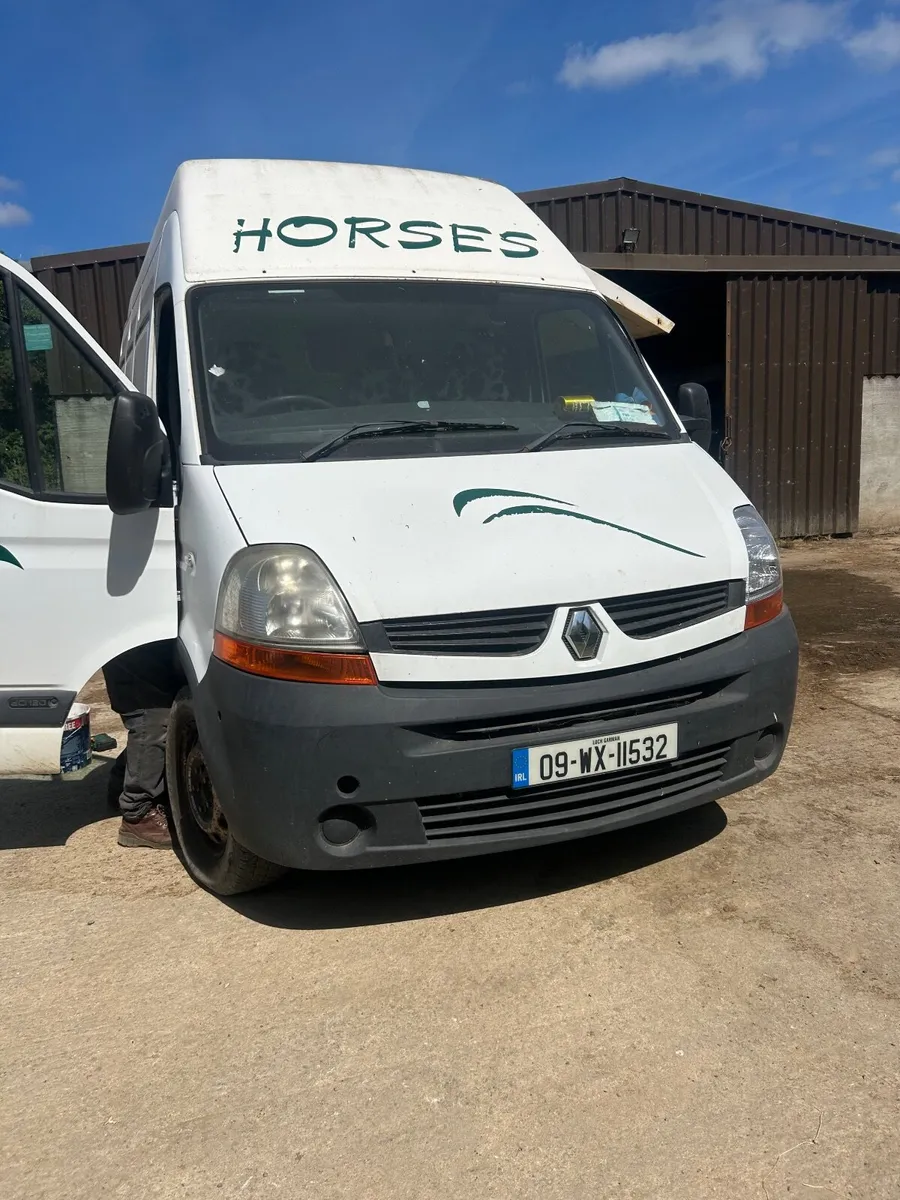 09 Renault master 2 horse van for sale. - Image 1