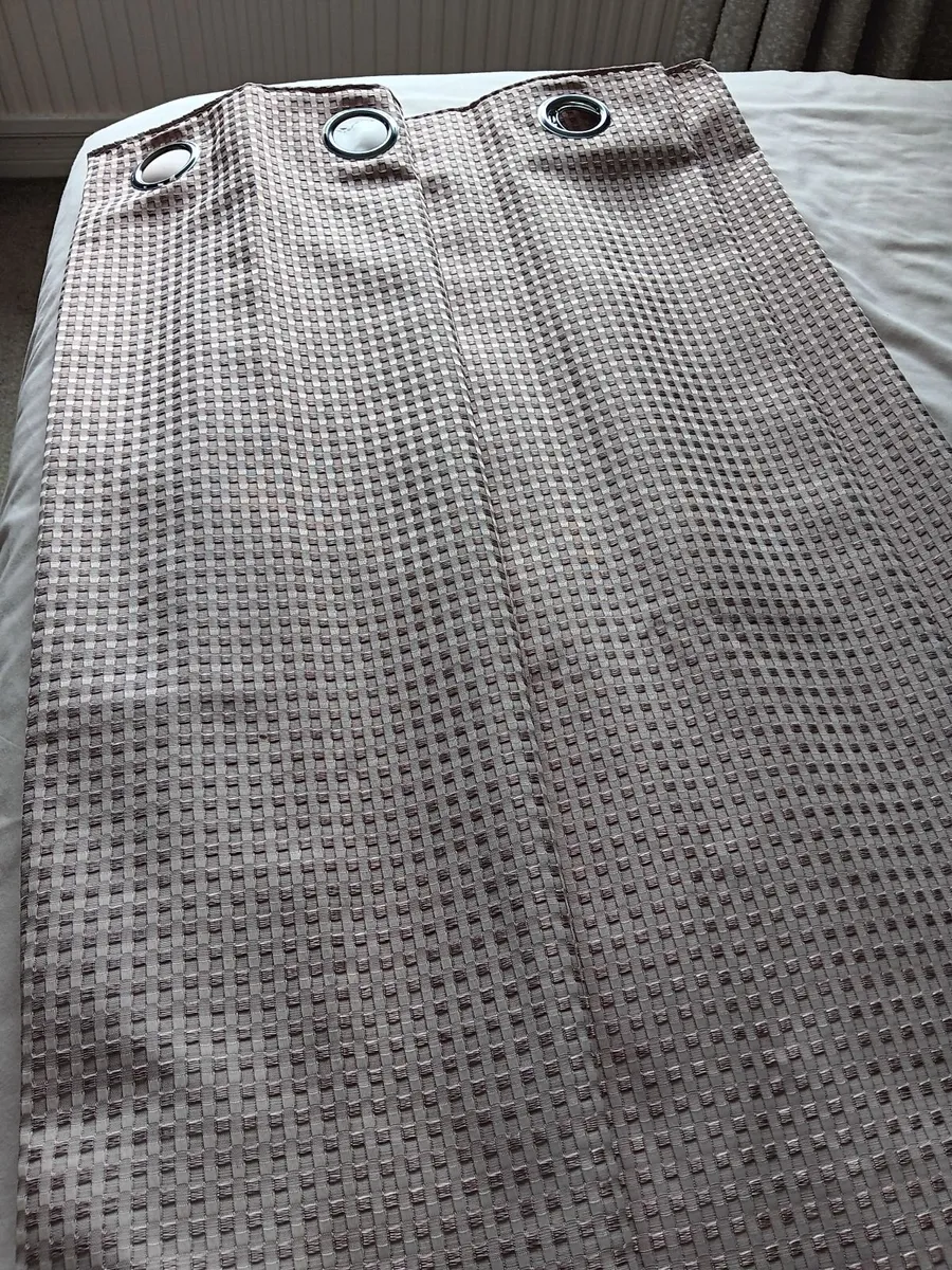 Curtains - Image 2