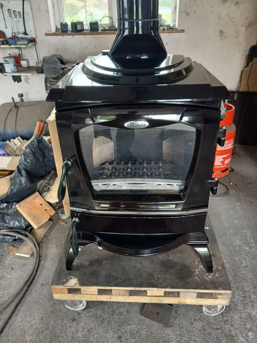 Stanley Reginald boiler stove heats up to 14 radia - Image 3