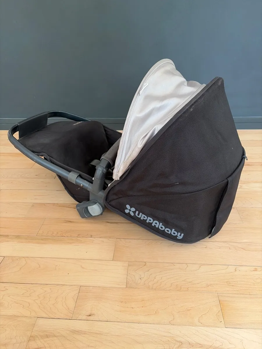 Uppababy rumble seat and adapters - Image 2