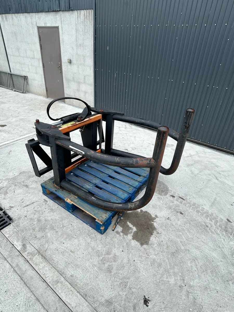 BALE HANDLER / TINE GRAB - Image 1