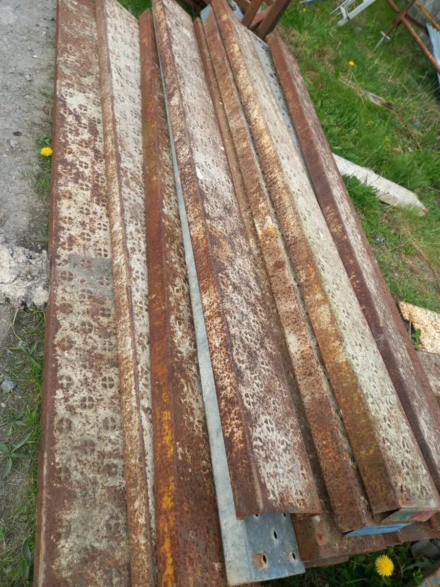 Barely used 9ft scaffolding planks 11euro - Image 4