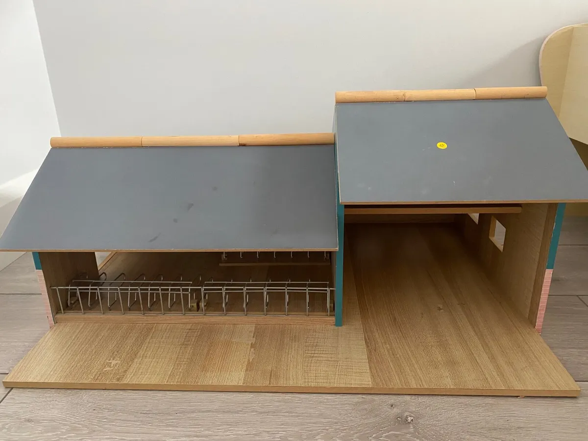 Wooden Farm Shed with accessories - Image 1