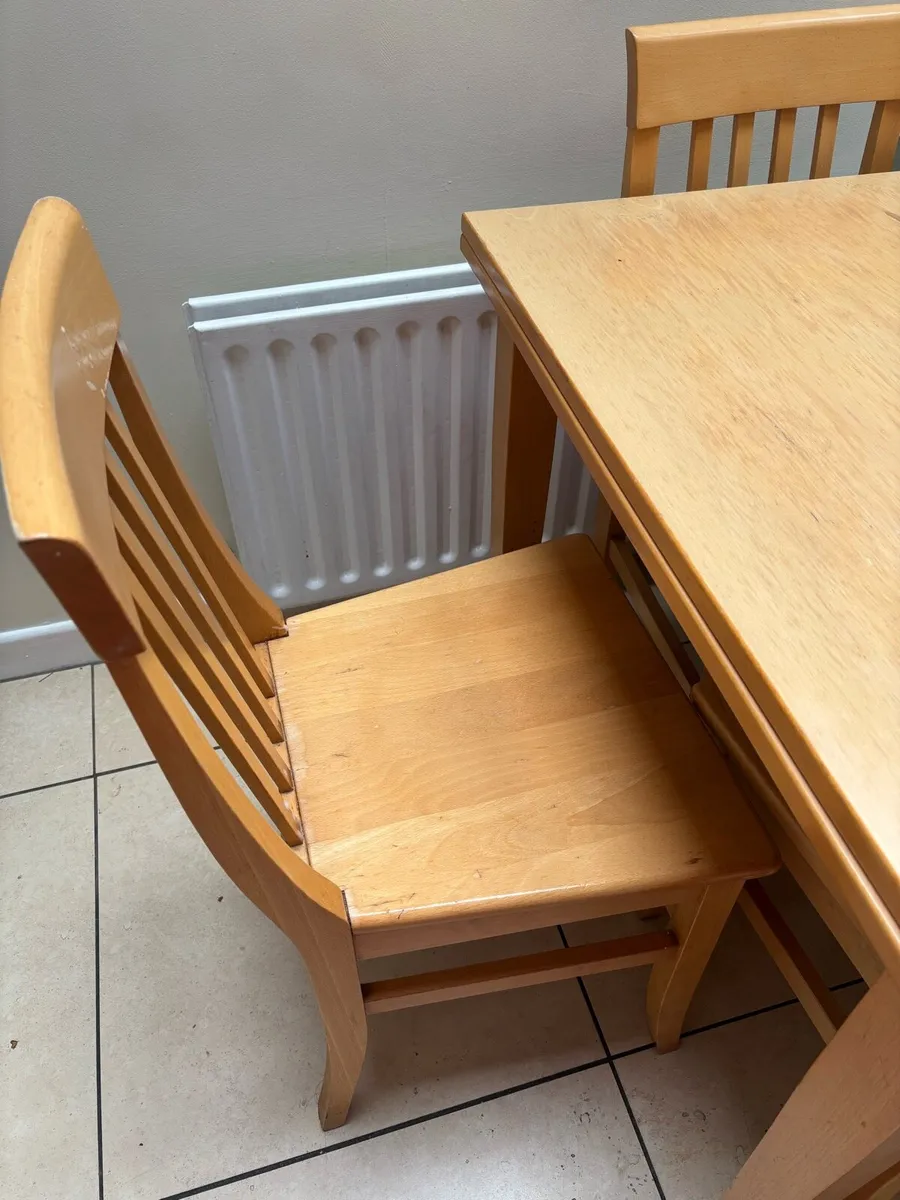 Kitchen table and chairs - Image 2