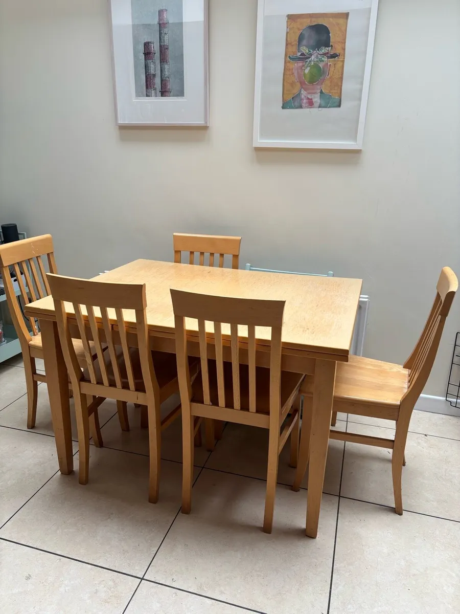 Kitchen table and chairs - Image 1