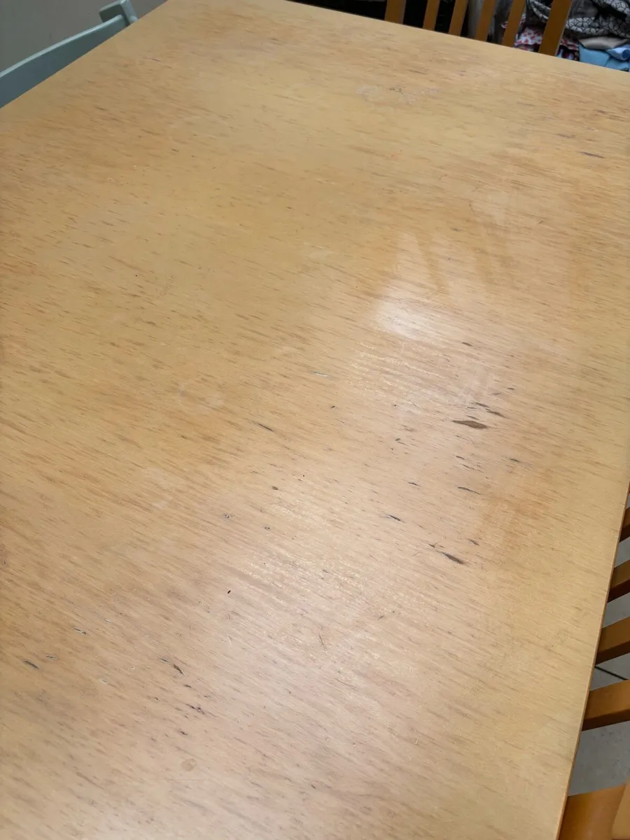 Kitchen table and chairs - Image 3