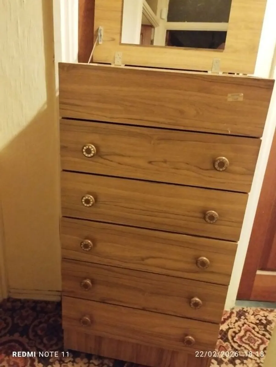 bedroom brown chest of drawers with lift up top - Image 3