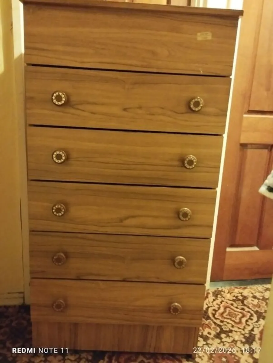 bedroom brown chest of drawers with lift up top - Image 4