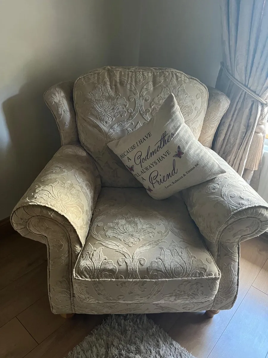 Sofa and chairs - Image 1