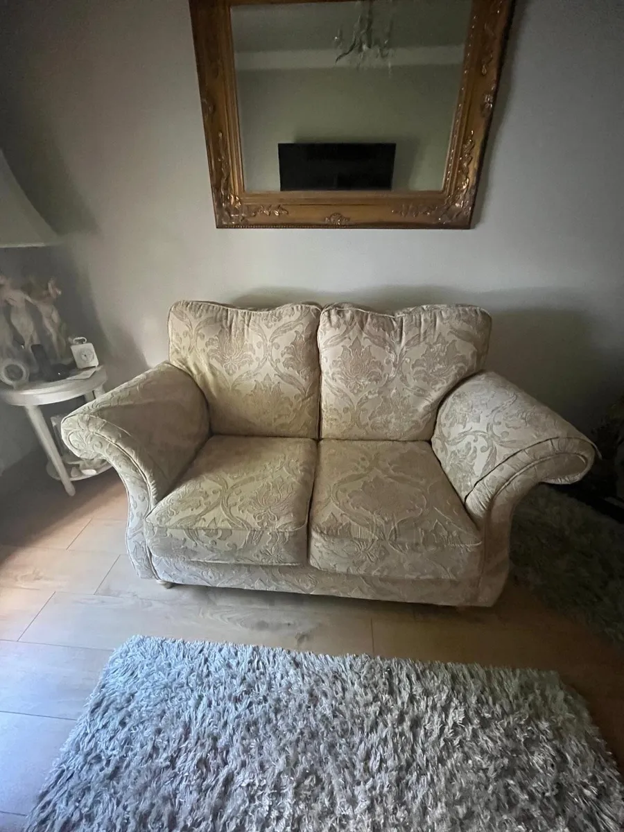 Sofa and chairs - Image 2