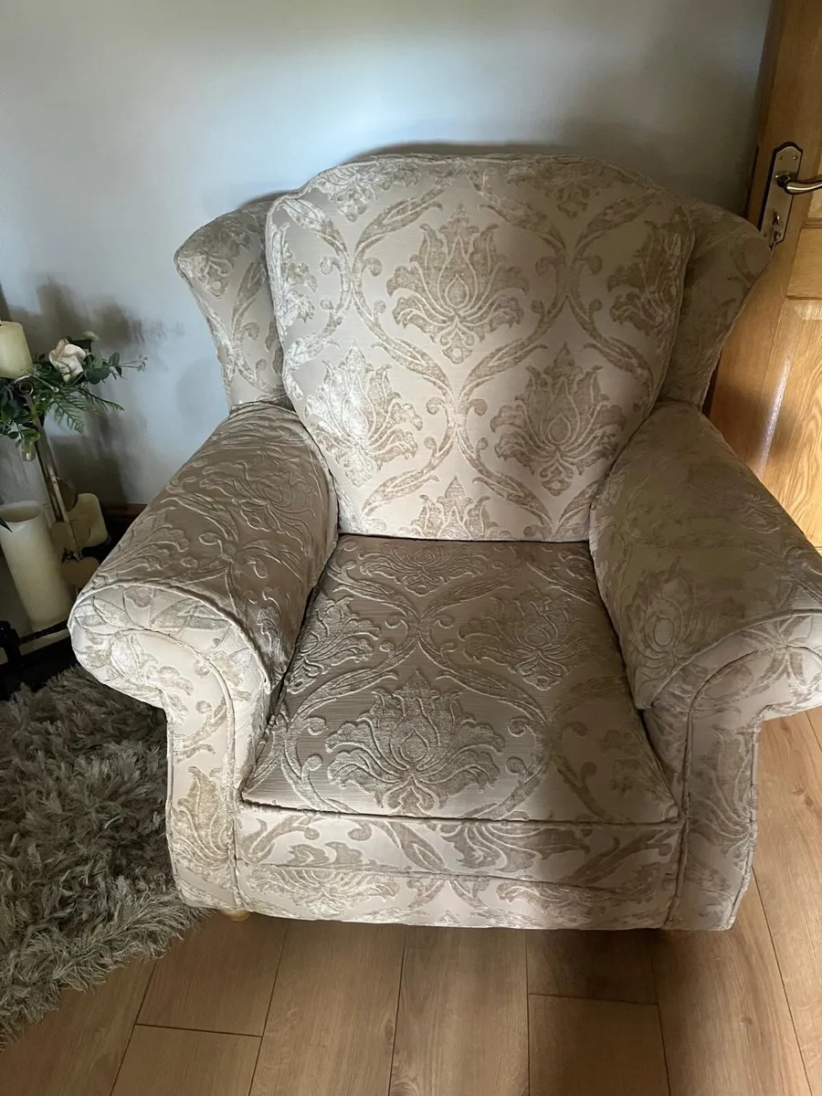 Sofa and chairs - Image 3