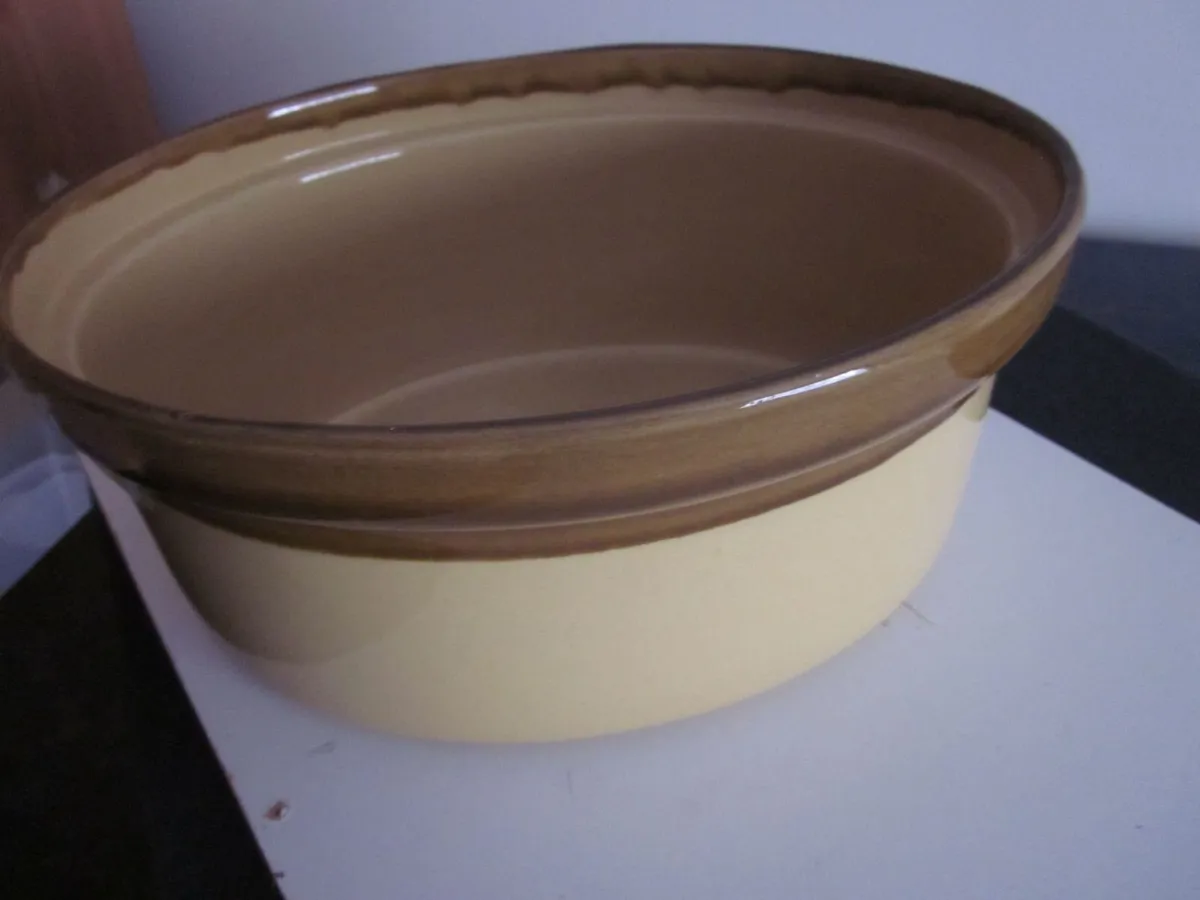 TG Green "Granville" Stoneware Glazed  Dish - Image 4