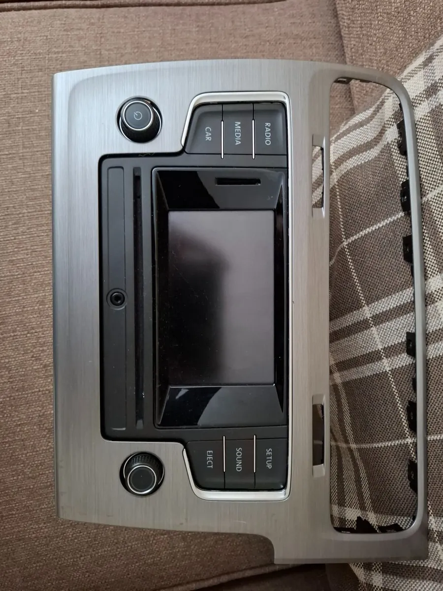 VW 2015 Car radio - Image 2