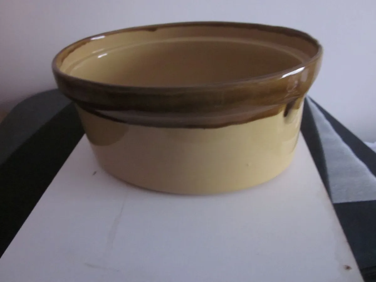TG Green "Granville" Stoneware Glazed  Dish - Image 1