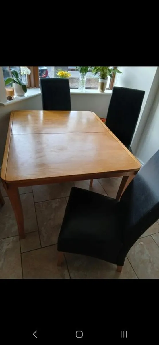REDUCED !!!!! Kitchen Table and Chairs x 4