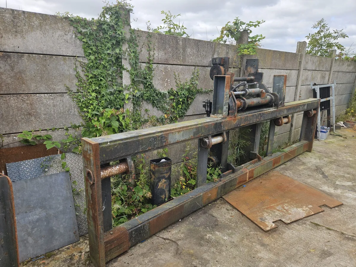 Loading shovel attachment - Image 2