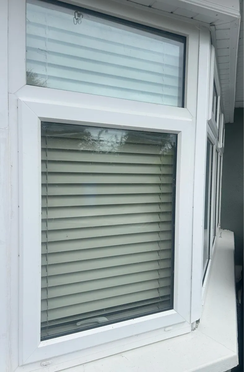 Cream wooden blinds - Image 3
